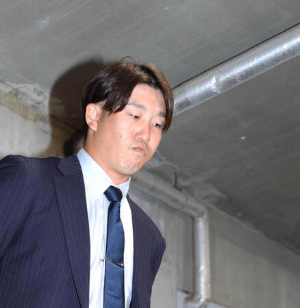 戦力外通告を受けた小園（撮影・北村雅宏）