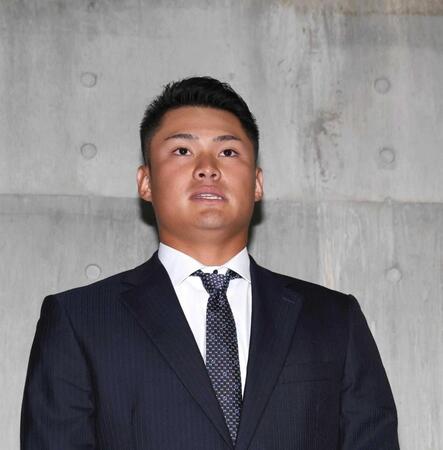 自由契約となり、取材に応じる田村（撮影・北村雅宏）