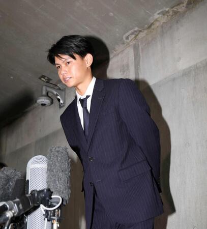 自由契約となり、取材に応じる前川（撮影・北村雅宏）
