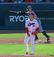 ３回、佐藤輝に逆転３ランを浴びる森下（撮影・立川洋一郎）