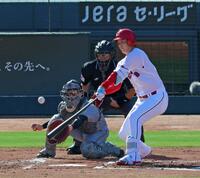 ２回、中前打を放つ森下（撮影・立川洋一郎）