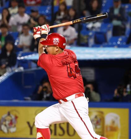 ９回、勝ち越しとなる２点適時打を放つ林（撮影・中島達哉）