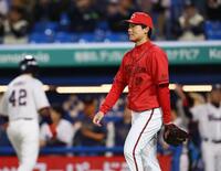 ３回、先制を許した栗林（撮影・中島達哉）