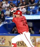 ９回、勝ち越し２点打を放つ林