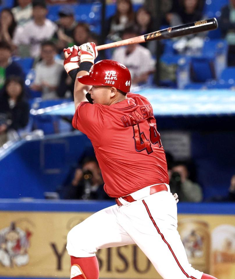 ９回、勝ち越し２点打を放つ林