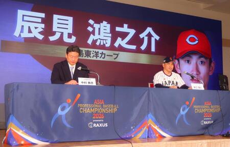 会見する侍ジャパン・井口監督（右）＝撮影・石井剣太郎