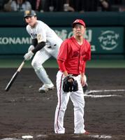 ７回、高寺に同点適時打を打たれる玉村（撮影・立川洋一郎）