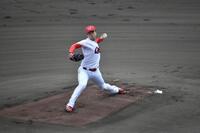 先発し、１失点完投した佐藤柳