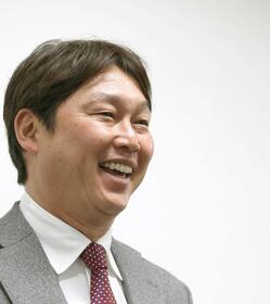 広島・新井監督　来季「ファンの方にたくさん笑ってほしいし自分も笑いたい」　ゾンビたばこ騒動もあって抑えた感情「全て解放したい」　オーナー報告