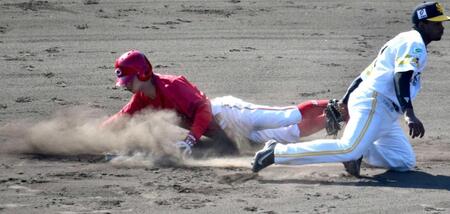 ７回、二塁へ進塁する辰見
