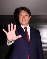 ドラフトに臨む新井監督（撮影・佐々木彰尚）