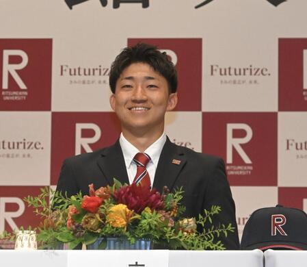 広島から２位で指名され、笑顔の立命大・西野啓也（撮影・飯室逸平）