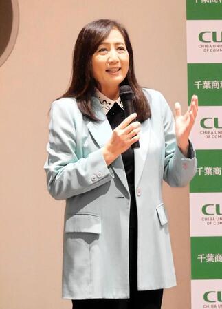 ドラフトへの期待を述べる千葉商科大の宮崎緑学長