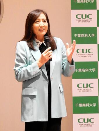 ドラフトへの期待を述べる千葉商科大の宮崎緑学長