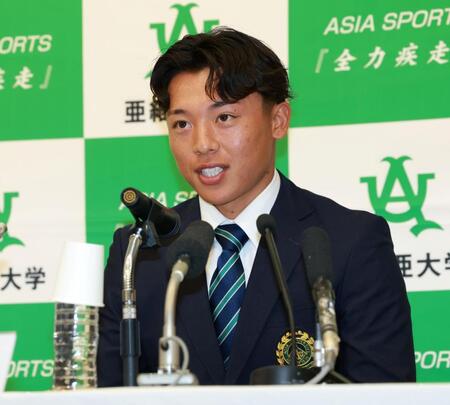 広島からドラフト１位指名され、抱負を語る亜大・山里宝（撮影・伊藤笙子）