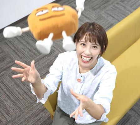 笑顔がはじける広島テレビ・仲野香穂アナウンサー（撮影・北村雅宏）