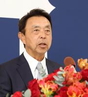 球団副本部長編成担当に就任が決まり、会見する小川淳司氏（撮影・北村雅宏）