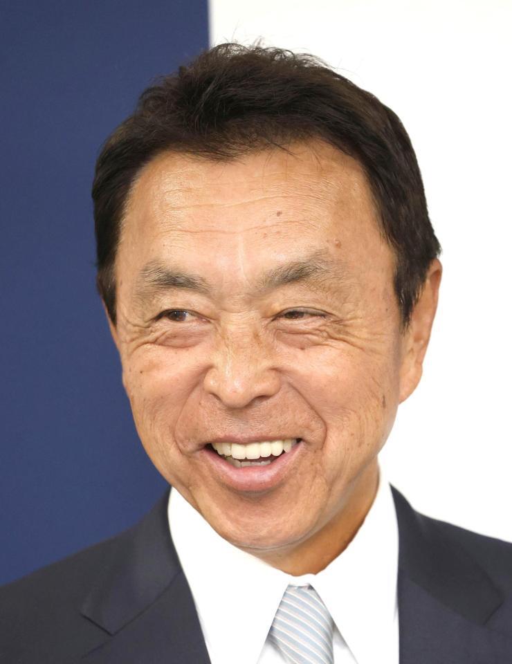 球団副本部長編成担当に就任が決まり、取材に応じる小川淳司氏（撮影・北村雅宏）