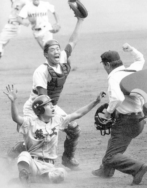 １９９６年夏の決勝、熊本工は延長１０回一死満塁から右飛で三走星子がホームを突くもアウトとなる