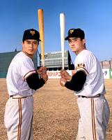 並んでポーズをとる王貞治選手（左）と長嶋茂雄選手＝１９７０年２月