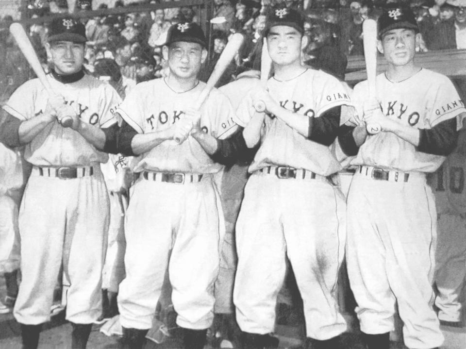 １９５８年、巨人の黄金打者（左から）エディー・宮本、川上、長嶋、広岡