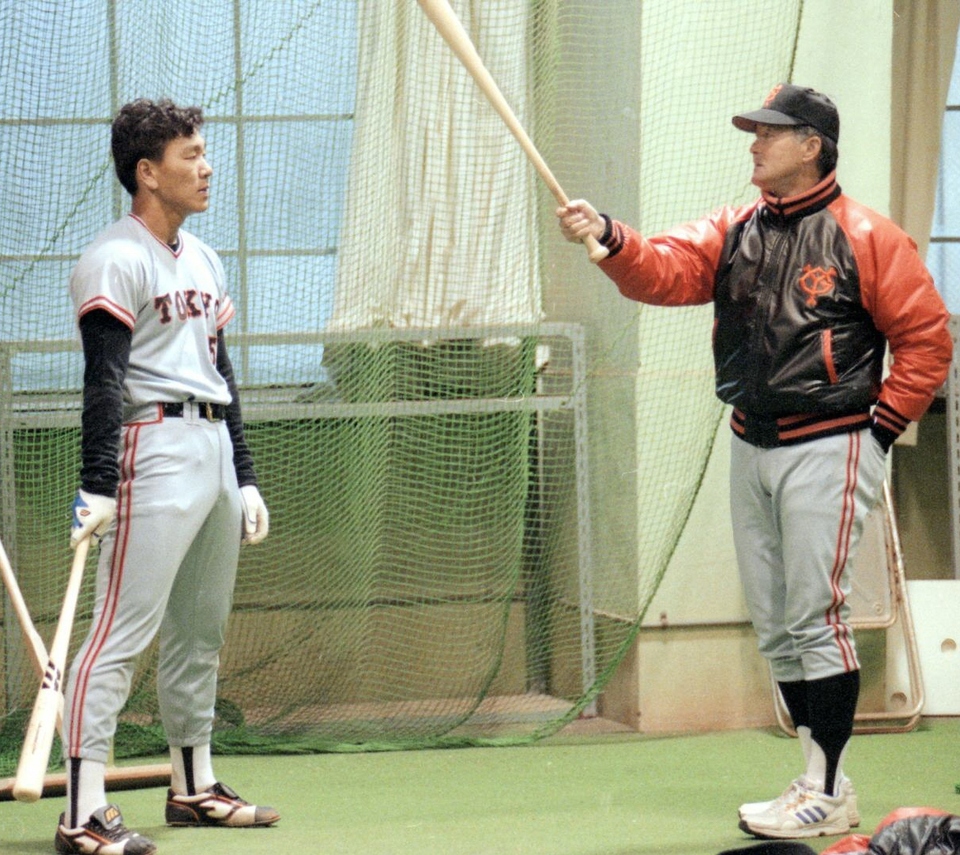 １９９３年３月１５日　バットを手に松井を直接指導する長嶋監督