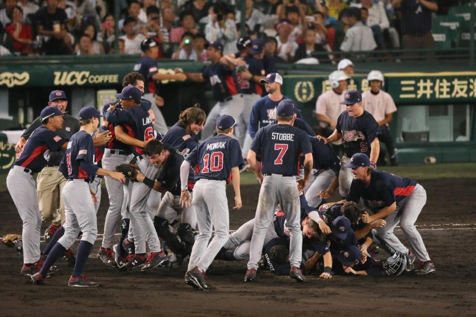 　日本を破り優勝を決め歓喜を米国ナイン