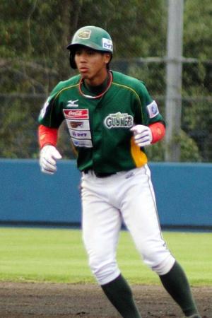 　首位打者、盗塁王の２冠を手に悲願のドラフト指名を待つ大木貴将（提供・高田博史）