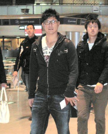 自主トレ先のグアムに向けて出発した内海