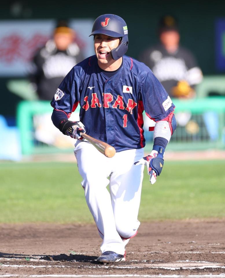 　６回、見逃し三振に倒れ悔しがる山田（撮影・吉澤敬太）