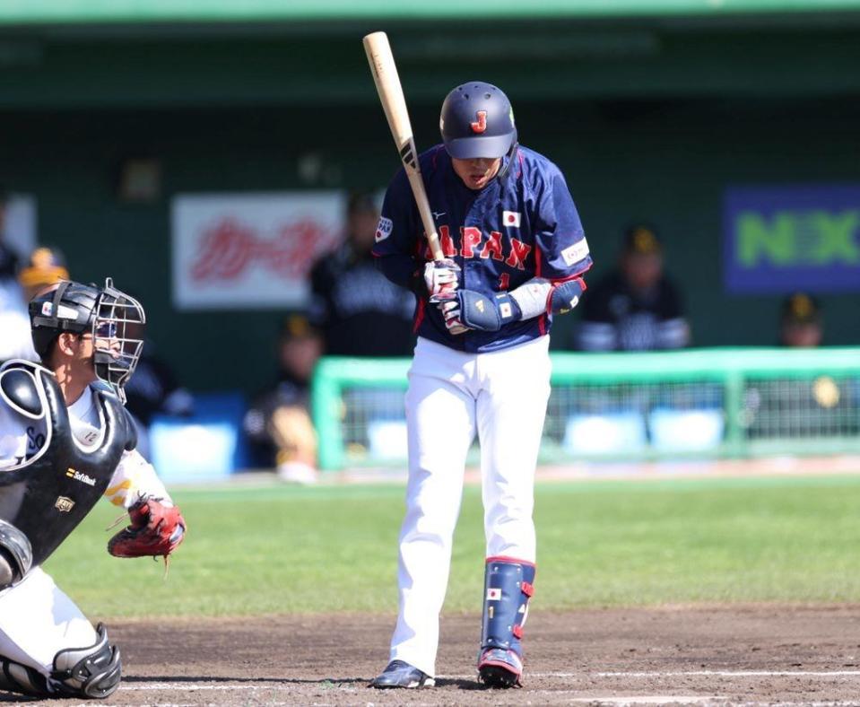 　１回、見逃し三振に倒れる山田（撮影・吉澤敬太）