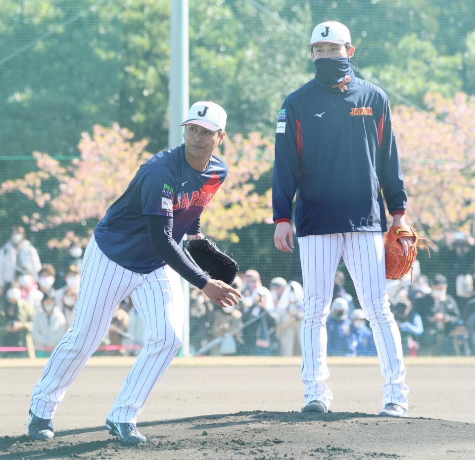 　一緒に練習する宇田川（左）と佐々木（撮影・吉澤敬太）