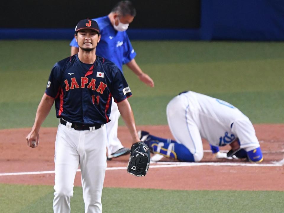 　１回、岡林に死球を与え厳しい表情のダルビッシュ（撮影・金田祐二）