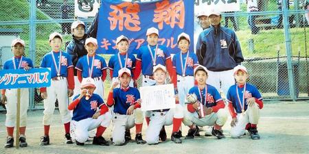 　キングアニマルズで野球を始めた牧（前列中央）＝畔上監督提供