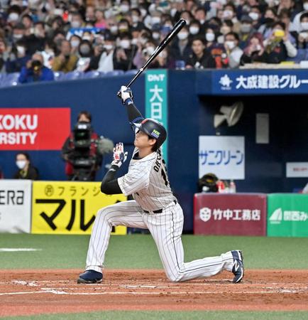 　３回、中越え３ランを放つ大谷