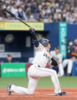 　３回、バックスクリーンに飛び込む３ランを放つ大谷（撮影・立川洋一郎）