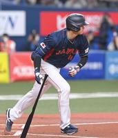 　１回、中前打を放つ大谷（撮影・高部洋祐）