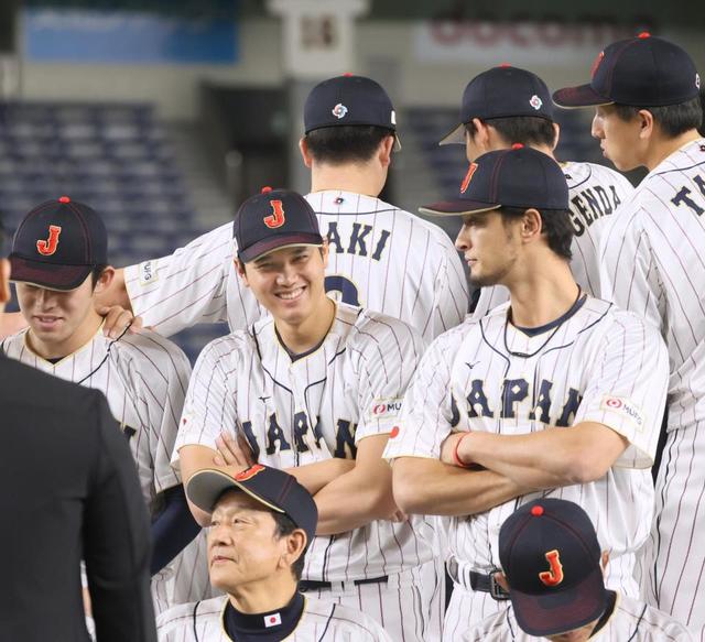 2023年WBC日本代表選手の集合写真 ダブルコイン 山川穂高、WBC