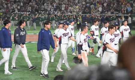 オーストラリアに敗れて肩を落とす韓国ナイン（撮影・堀内翔）