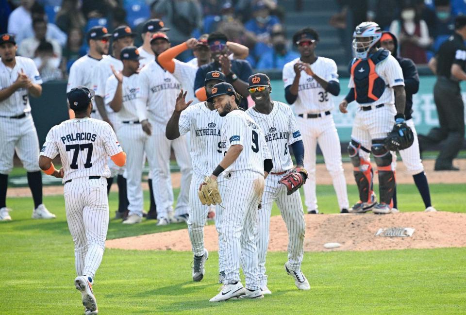 　ＷＢＣの開幕戦でキューバに勝利し喜ぶオランダの選手たち（ゲッティ＝共同）