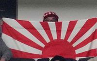 　ＷＢＣ日韓戦が行われた東京ドームで旭日旗を掲げる人