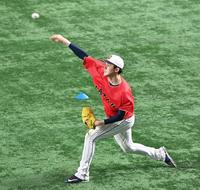 　調整する佐々木朗（撮影・金田祐二）