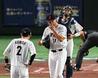 　３回、３点目を奪われ厳しい表情のダルビッシュ（撮影・金田祐二）