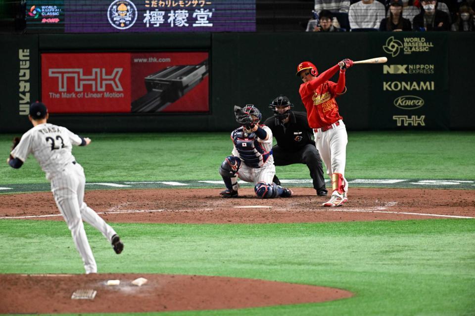 　８回、羅錦駿を空振り三振に打ち取る湯浅