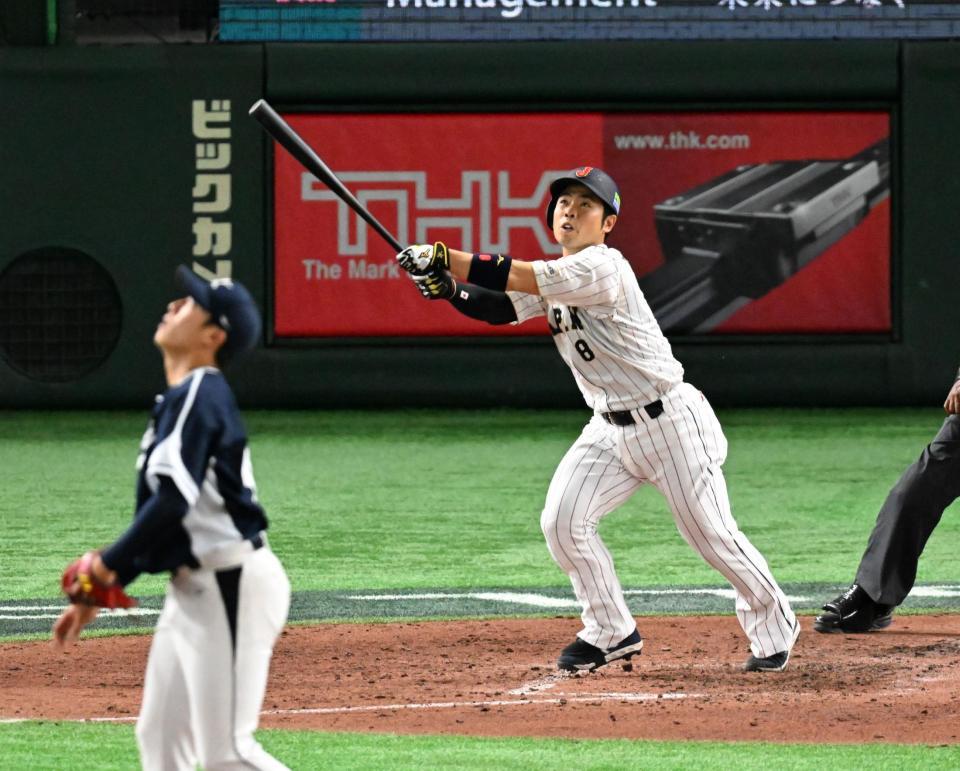 　５回、右越えソロを放つ近藤（撮影・金田祐二）