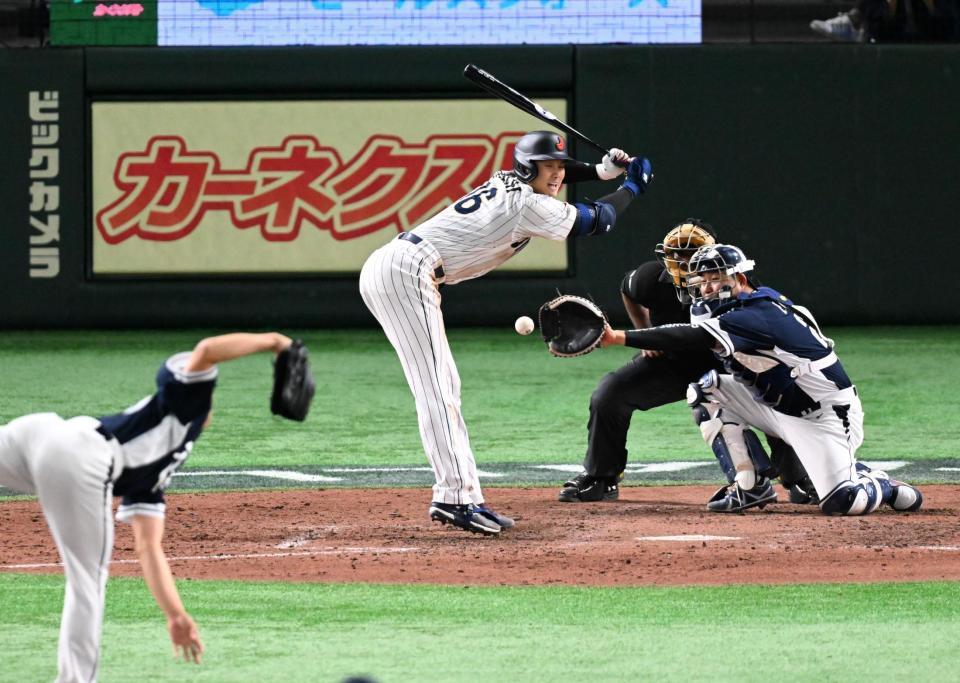 　７回、押し出し四球の大谷（撮影・金田祐二）