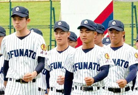 　高校時代の佐々木朗（左）と木下さん（右端）