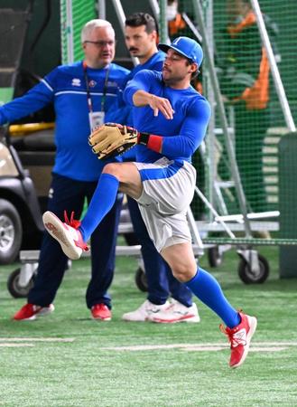 　守備練習するフレッチャー（撮影・金田祐二）