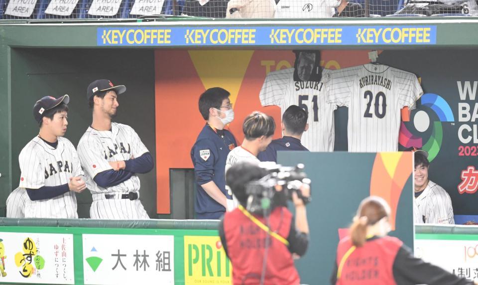 またまた鈴木誠也のユニホームにイタズラ！？今度は変顔写真が
