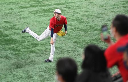 　調整する佐々木朗（撮影・金田祐二）